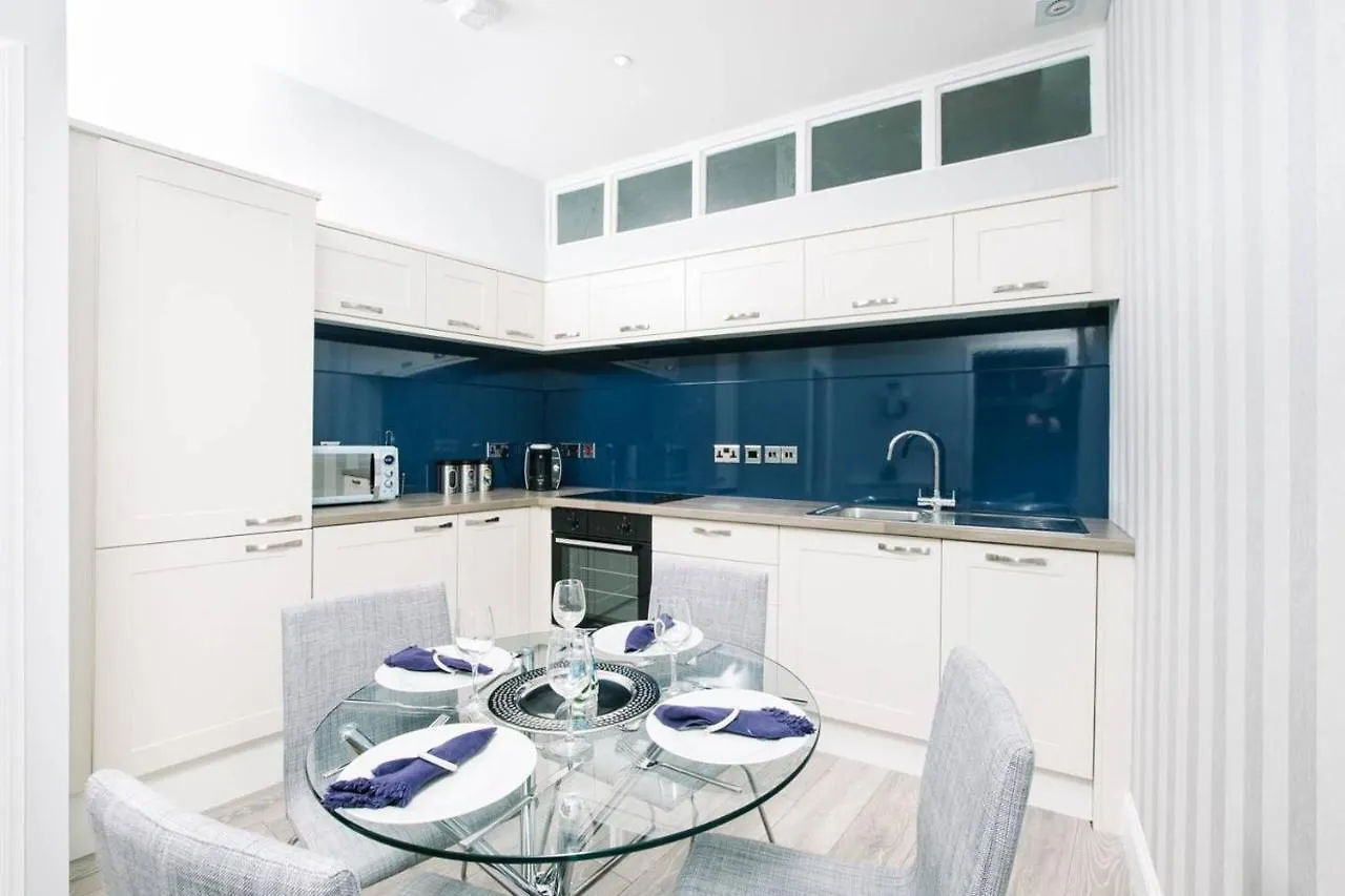 Stunning Old Town Apartment Next To The Station Edinburgh