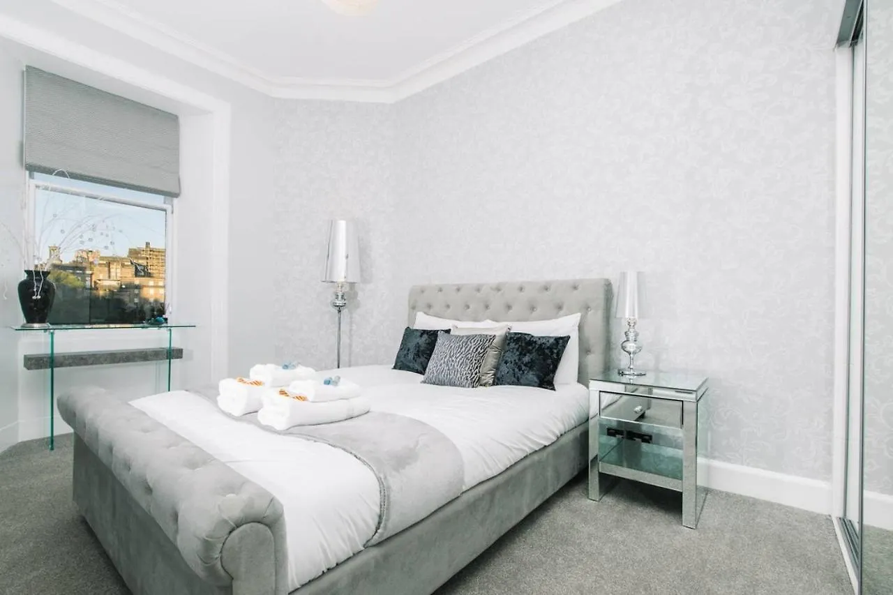 Stunning Old Town Apartment Next To The Station Edinburgh 0*,